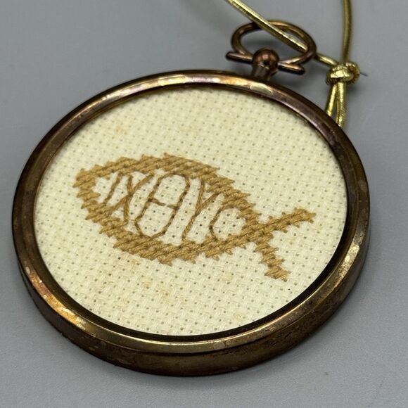 Vtg 3 Framed Cross Stitch Ornaments Fish Angel Manger Cradle Christmas Religous - Picture 7 of 14